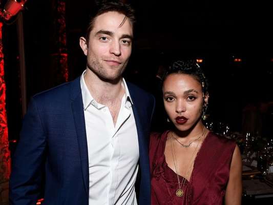 Três meses após anunciar o noivado com FKA Twigs, Robert Pattinson terminou com a cantora