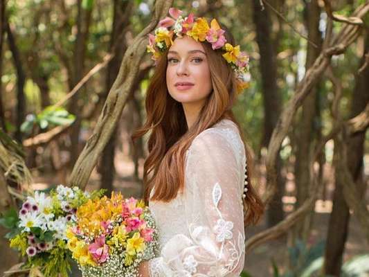Marina Ruy Barbosa exibe foto de casamento em capela. Registro foi postado nesta quinta-feira, 12 de outubro de 2017