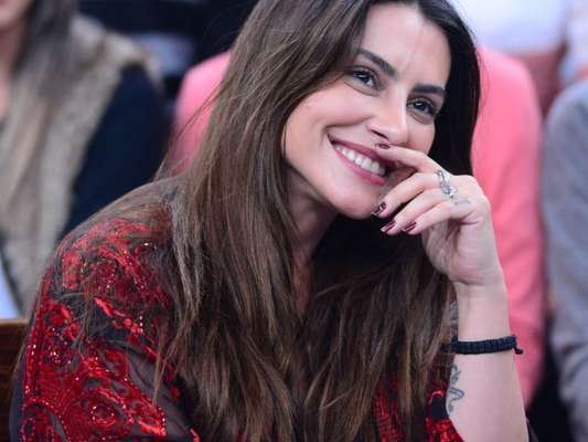 Cleo Pires viaja aos Estados Unidos e passa por rinoplastia