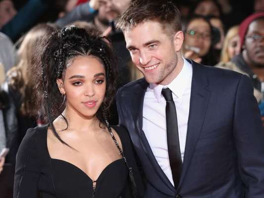 Fim: Robert Pattinson e FKA Twigs terminam noivado de quase 3 anos