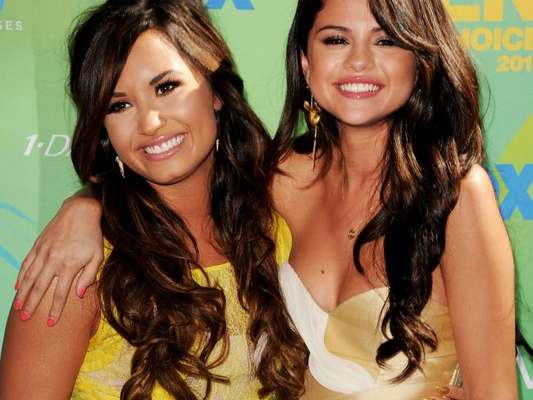 Selena Gomez elogia Demi Lovato após voltar a segui-la no Instagram nesta quarta-feira, dia 18 de outubro de 2017