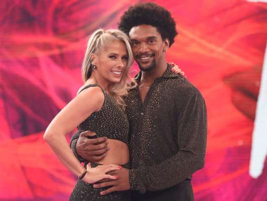Adriane Galisteu brincou ao conquistar vaga de volta ao 'Dança dos Famosos', em 22 de outubro de 2017