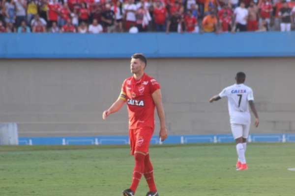 Wesley Matos em ação pelo Vila Nova-GO
