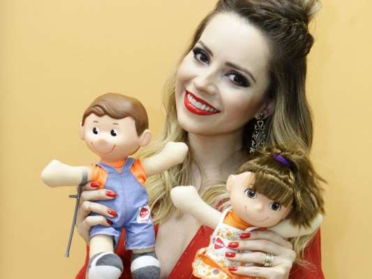 Sandy rebateu uma internauta que criticou o excesso de maquiagem durante sua participação no Teleton, na sexta-feira, 27 de outubro de 2017