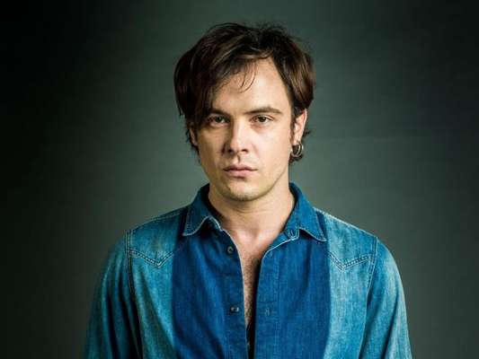 Gael (Sergio Guizé) é preso após bater em Clara (Bianca Bin) e a mocinha pedir ajuda a Renato (Rafael Cardoso) nas cenas previstas para irem ao ar nos dias 17 e 18 de novembro de 2017, na novela 'O Outro Lado do Paraíso'