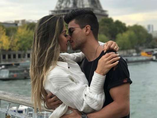 'Estamos morando juntos e nos consideramos casados', declarou Mayra Cardi