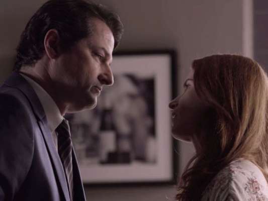 Na novela 'Pega Pega', Malagueta (Marcelo Serrado) encontrará Mônica (Julia Lund) em um orfanato com uma criança e descobrirá que é pai do seu filho no capítulo que vai no ar no sábado, 18 de novembro de 2017