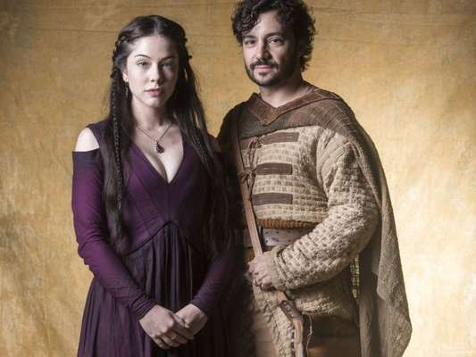 Bia Arantes será a conquistadora Brice na novela 'Deus Salve o Rei', mas não conseguirá fisgar o coração de Osiel, personagem de Rafael Primot