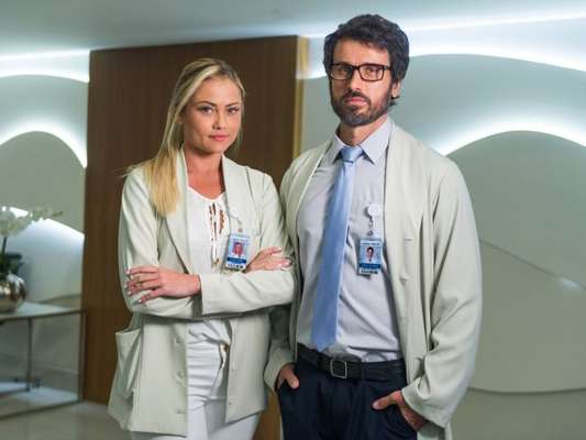 'O Outro Lado do Paraíso': Samuel transa com Suzy após se aplicar injeção em cenas previstas para irem ao ar na próxima segunda-feira, dia 13 de novembro de 2017