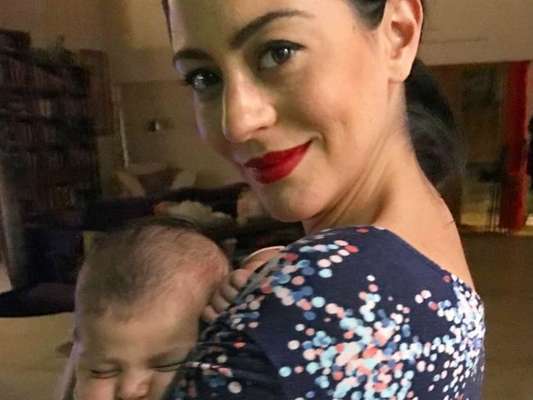 Carol Castro falou sobre as dores do parto da filha, Nina, nesta segunda-feira, 13 de novembro de 2017