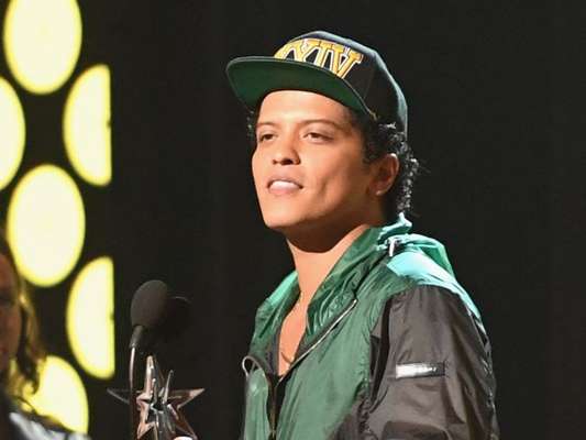 Bruno Mars nasceu em Honolulu, no Havaí, nos Estados Unidos, mas os seus pais são imigrantes. O seu pai é porto-riquenho e a sua mãe, filipina