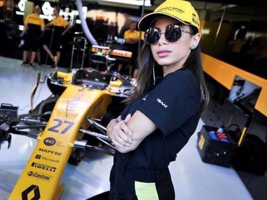 Anitta fechou parceria milionária para ser garota-propaganda da Renault
