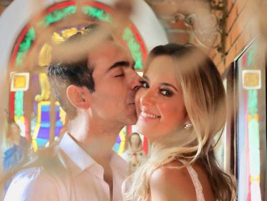 Casamento no civil de Ticiane Pinheiro e Cesar Tralli foi no segredo e aconteceu no final de semana, segundo o colunista Ricardo Feltrin, nesta terça-feira, 14 de novembro de 2017