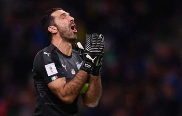 Buffon lamenta muito a eliminação da Itália. Confira as capas de jornais italianos a seguir