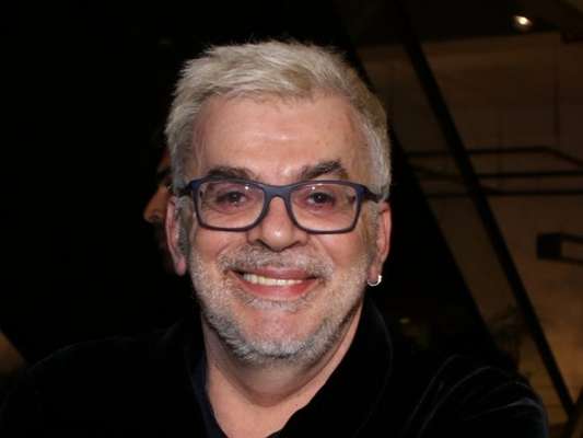 Walcyr Carrasco está enxugando a novela 'O Outro Lado do Paraíso' para acelerar a trama e antecipar a vingança de Clara (Bianca Bin), diz o colunista Daniel Castro, nesta sexta-feira, 17 de novembro de 2017