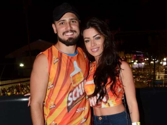 O ator Daniel Rocha e a dermatologista Laíse Leal estão noivos!