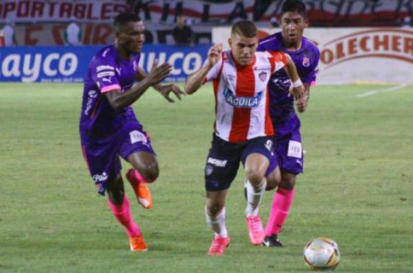 Cuéllar em ação pelo Junior Barranquilla