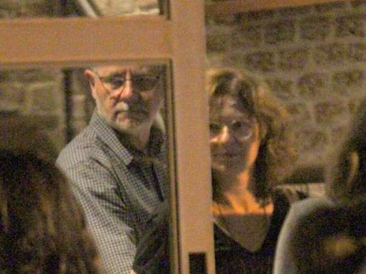 Patricia Pillar e o namorado, Carlos Henrique Schroder, deixaram de mãos dadas restaurante do Leblon, Zona Sul do Rio de Janeiro, na noite desta quinta-feira, 30 de novembro de 2017