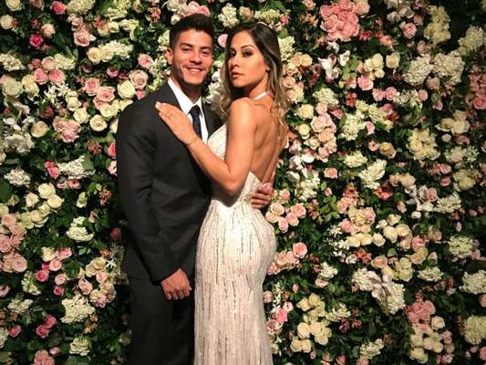 Mayra Cardi contou por que antecipou casamento com Arthur Aguiar: 'Demorando para casar tem mais chance de eu casar grávida'