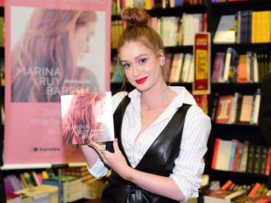 Marina Ruy Barbosa lança o livro 'Inspirações' em livraria de shopping de São Paulo, em 3 de dezembro de 2017