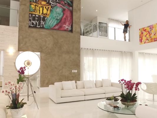 Ana Hickmann mostrou detalhes de sua sala em seu canal do Youtube na segunda-feira, 4 de dezembro de 2017