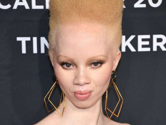 A modelo albina Thando Hopa é um dos destaques do Calendário Pirelli 2018