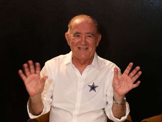 Renato Aragão vai levar sua vida para o cinema: 'Vem filme por aí'