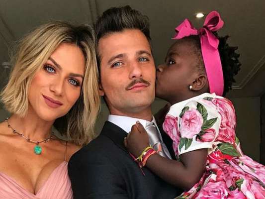 Assessoria de Giovanna Ewbank nega ao Purepeople, nesta quarta-feira, 6 de dezembro de 2017, que Títi fará reality ao lado dos pais, Bruno Gagliasso e Giovanna Ewbank