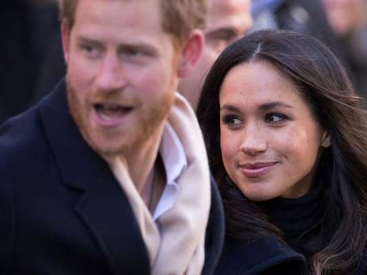 Príncipe Harry e noiva, Meghan Markle, contaram que lidam com distância por telefone