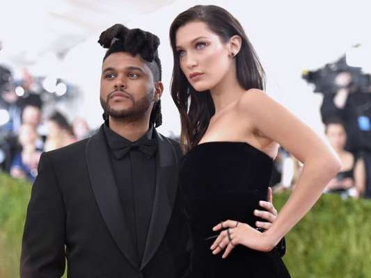 Ex de Selena Gomez, The Weeknd retoma romance com Bella Hadid de acordo com informações da revista 'US Weekly' nesta quinta-feira, dia 07 de dezembro de 2017
