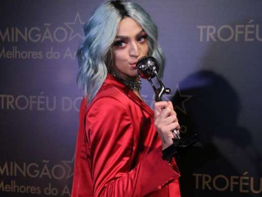 Pabllo Vittar ganhou o prêmio de Música do Ano de 2017 no Melhores do Ano, do 'Domingão do Faustão' neste domingo, 10 de dezembro de 2017