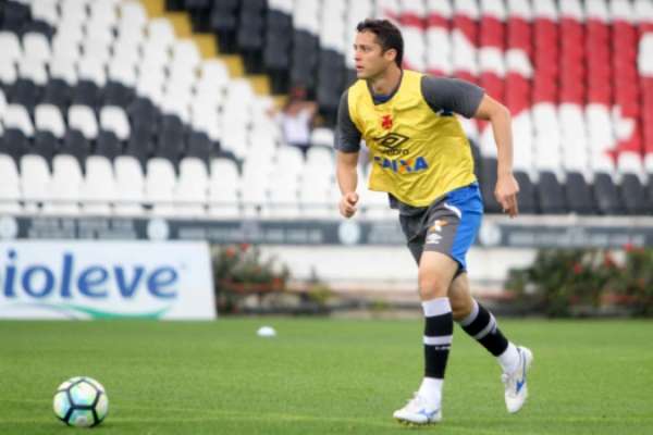 Anderson Martins chegou e arrumou a defesa do Vasco com grandes atuações