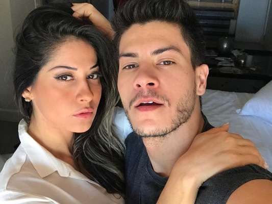 Arthur Aguiar reclamou de saudade de Mayra Cardi em seu perfil do Instagram neste sábado, 16 de dezembro de 2017