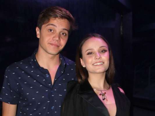 Larissa Manoela levou o namorado, Leo Cidade, em show promovido pelo Instituto Neymar, em São Paulo, na noite desta terça-feira, 19 de dezembro de 2017