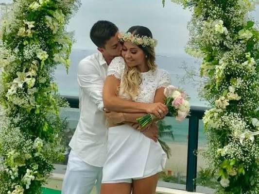 Veja fotos do casamento surpresa de Mayra Cardi e Arthur Aguiar