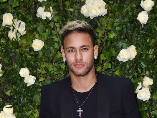 Neymar fez uma nova tatuagem neste domingo, 24 de dezembro de 2017