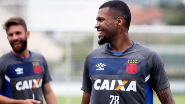 Confira a seguir a galeria especial do LANCE! com imagens de Breno com a camisa do Vasco