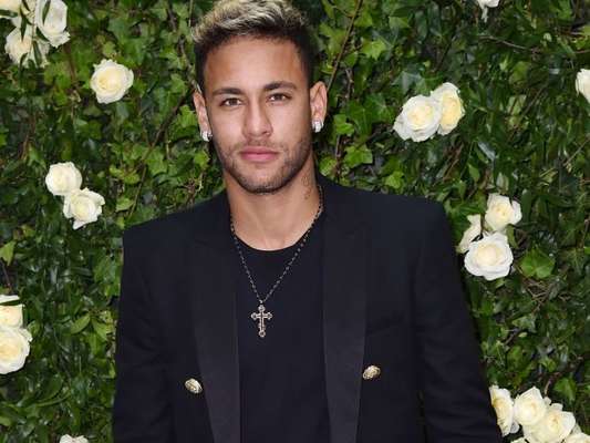 Neymar admite beijo em angel da Victoria's Secret e choro por amor em vídeo para o canal do youtuber Matheus Mazzafera publicado nesta quarta-feira, dia 27 de dezembro de 2017