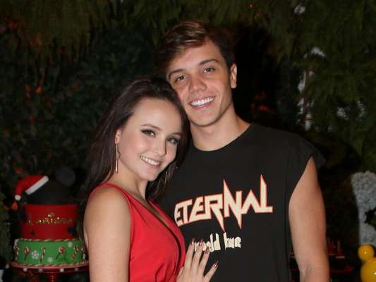 Larissa Manoela ganhou declaração do namorado, Leo Cidade, no dia do seu aniversário de 17 anos, nesta quinta-feira, 28 de dezembro de 2017: 'Te amo!'