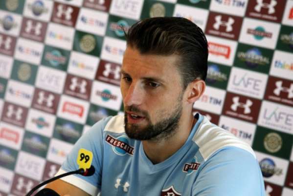 Henrique, zagueiro que estava no Fluminense