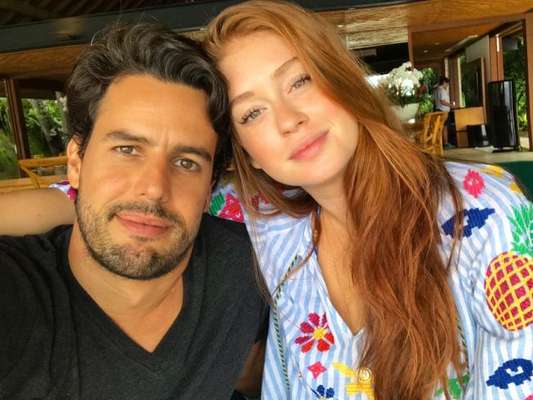 Réveillon do amor! Marina Ruy Barbosa posa sem produção com marido, Xande Negrão, neste sábado, dia 30 de dezembro de 2017