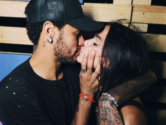 Neymar fez uma declaração apaixonada para Bruna Marquezine em seu Instagram nesta segunda-feira, 1º de janeiro de 2018