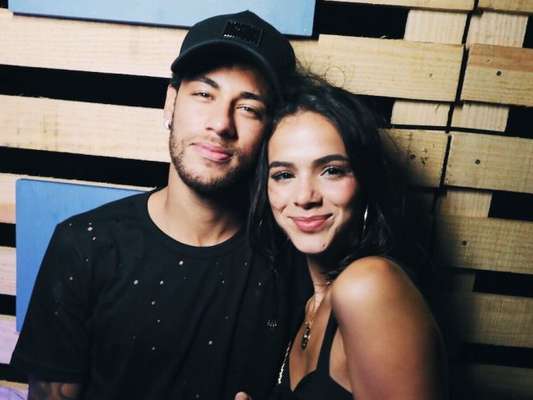 Bruna Marquezine ganha elogio de Neymar em foto de maiô em foto postada por ela nesta quinta-feira, dia 04 de janeiro de 2017