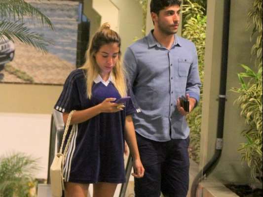 Anitta e o marido, Thiago Magalhães, são fotografados deixando um Shopping da zona sul do Rio, na noite de quinta-feira, 11 de janeiro de 2018