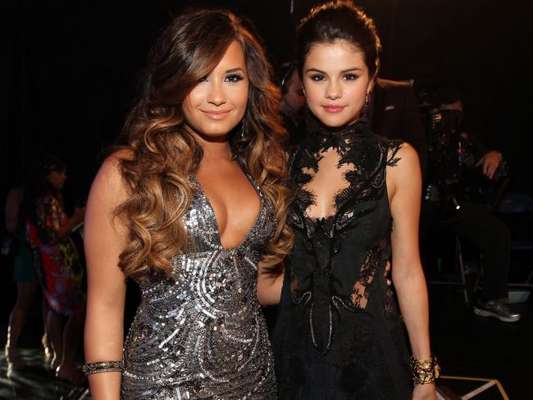 Selena Gomez e Demi Lovato eram melhores amigas, mas se afastaram com o tempo