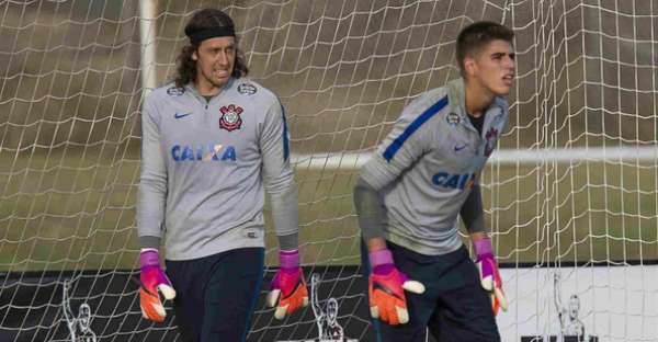 Diego Andrade com o titular do profissional Cássio em treino no Corinthians