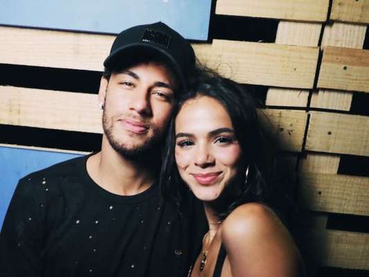 Neymar ironizou rumor de suposto mal-estar entre Bruna Marquezine e sua família: 'Viajam na maionese'