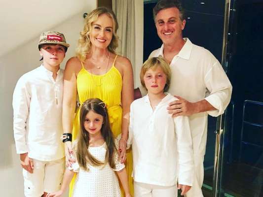 Luciano Huck mostrou Joaquim, Benício e Eva, seus filhos com Angélica, fazendo uma encenação da música de Jojo Todynho