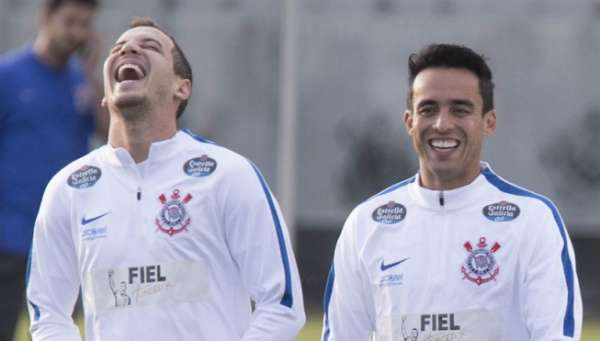 Rodriguinho e Jadson comandam o novo meio do Timão