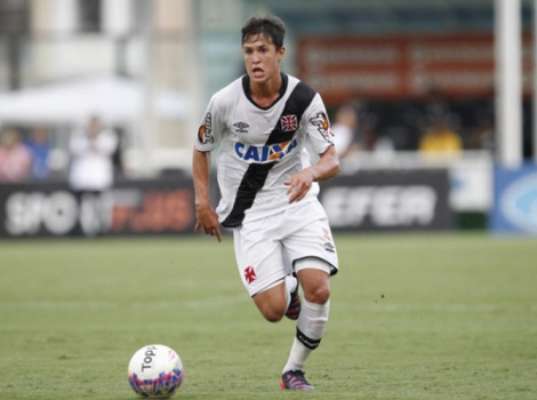 Matheus Vital com a camisa do Vasco